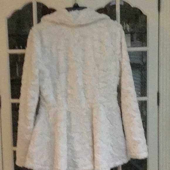 White faux fur jacket - Picture 3 of 4